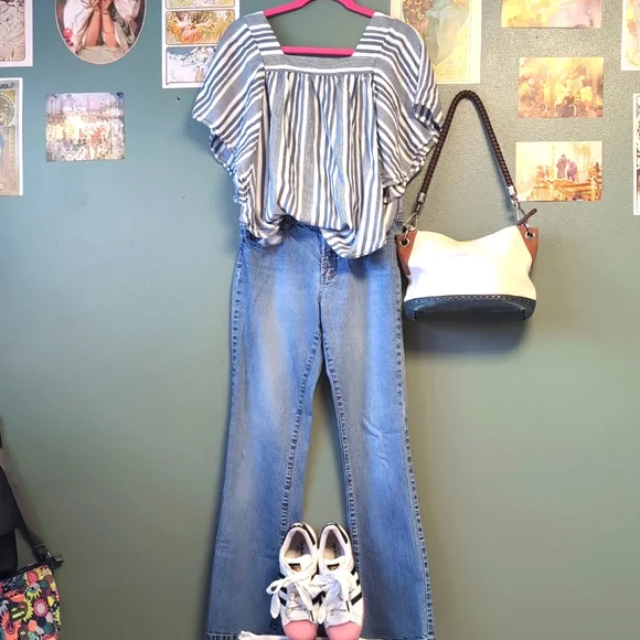 Beach LL Batwing Style Top - Picture 2 of 6